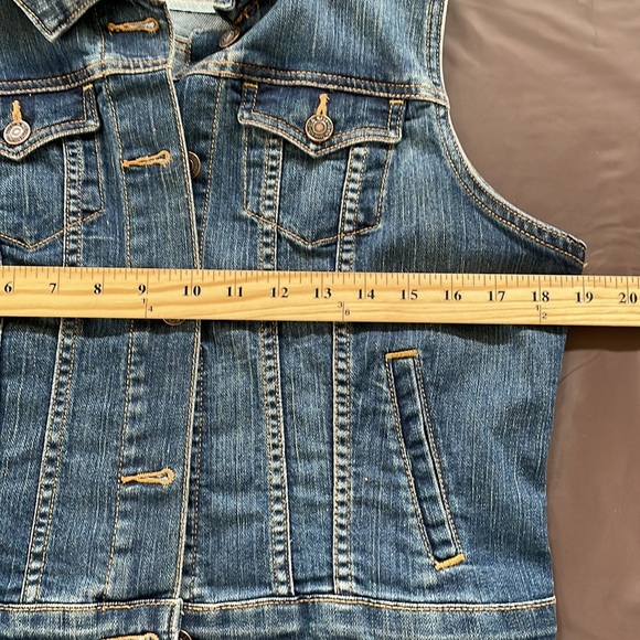 Old Navy Cropped Denim Vest Size M - Picture 6 of 8